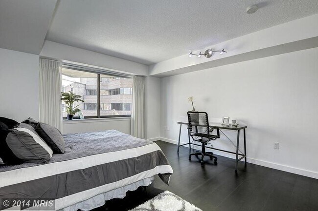 Building Photo - Application Fees Waived! Contemporary 2 Bed 2.5 Bath Condo in Georgetown's Iconic Flourmill Condo...