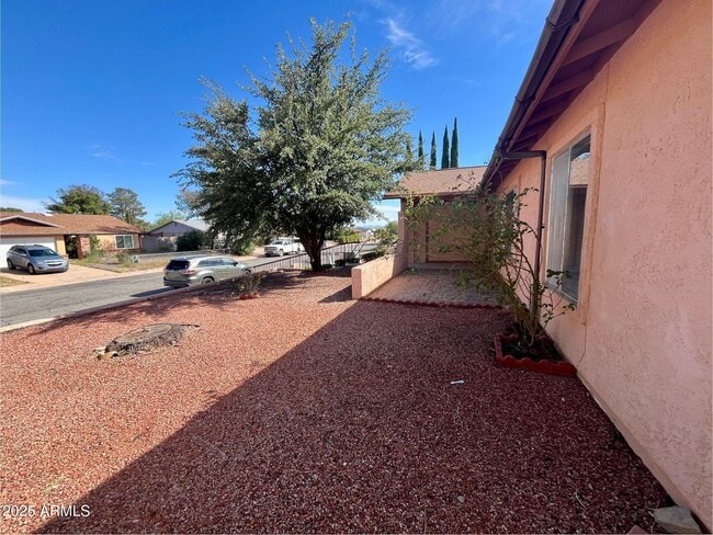 Building Photo - 1300 E Buckhorn Dr