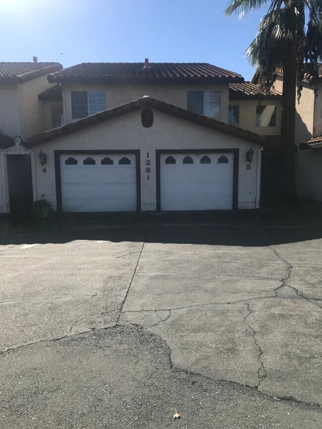 Building Photo - 1281 Burton Ct