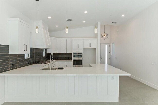 Building Photo - 31260 Avenida La Paloma