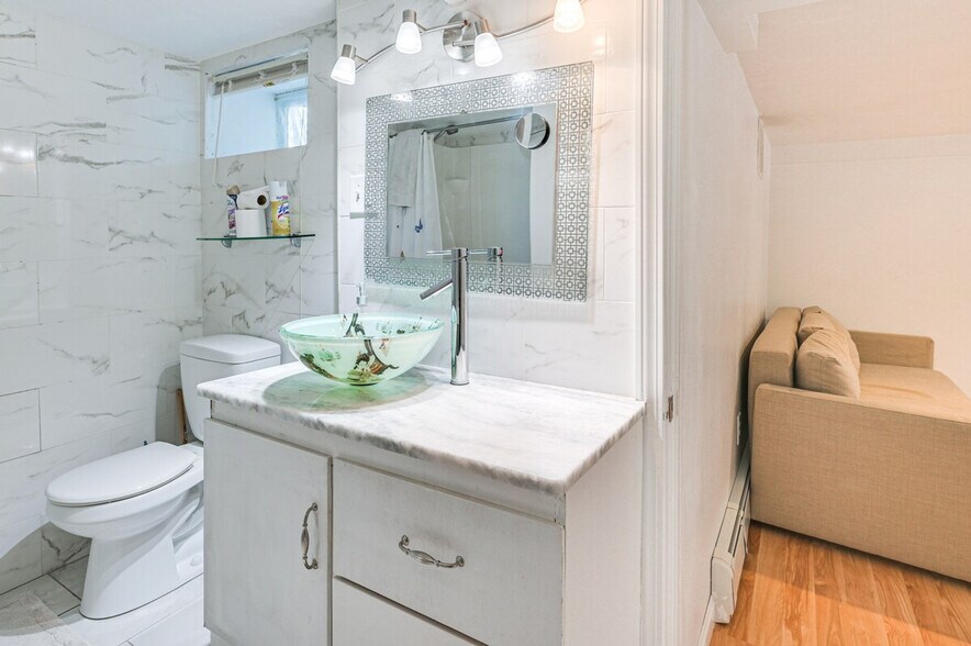 Building Photo - 815 Donata Rd