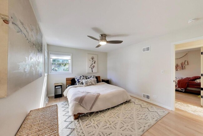 Building Photo - 539 S Evergreen Ave