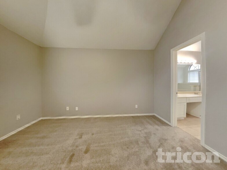 Building Photo - 1205 Laurel Ln