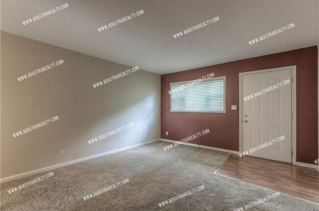 Building Photo - Adorable North Overland Park Home-Available in APRIL!!