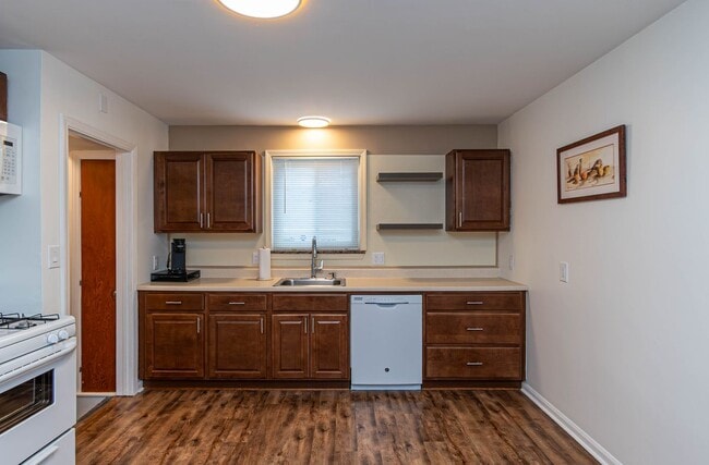 Building Photo - 21825 McCormick St