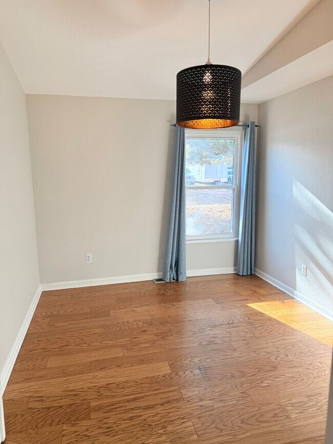 Building Photo - 3120 Mirage Dr