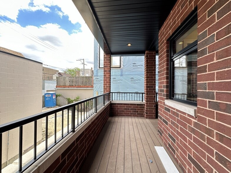 Building Photo - 1747 W Le Moyne St