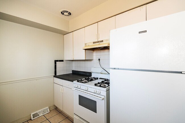 Building Photo - Freshly Updated 3-bedroom, 1-bathroom