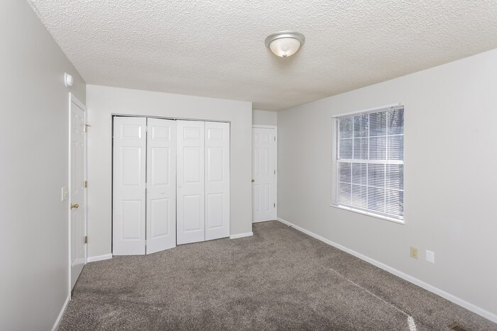 Building Photo - 206 Valeworth Dr