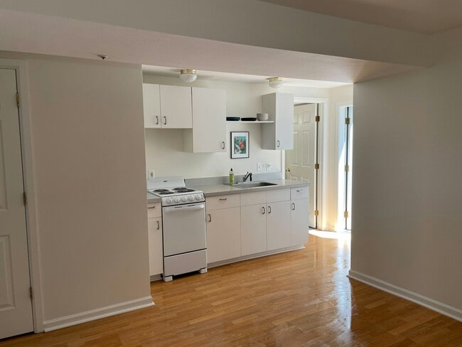 Building Photo - 1806 Walnut Hollow Ln