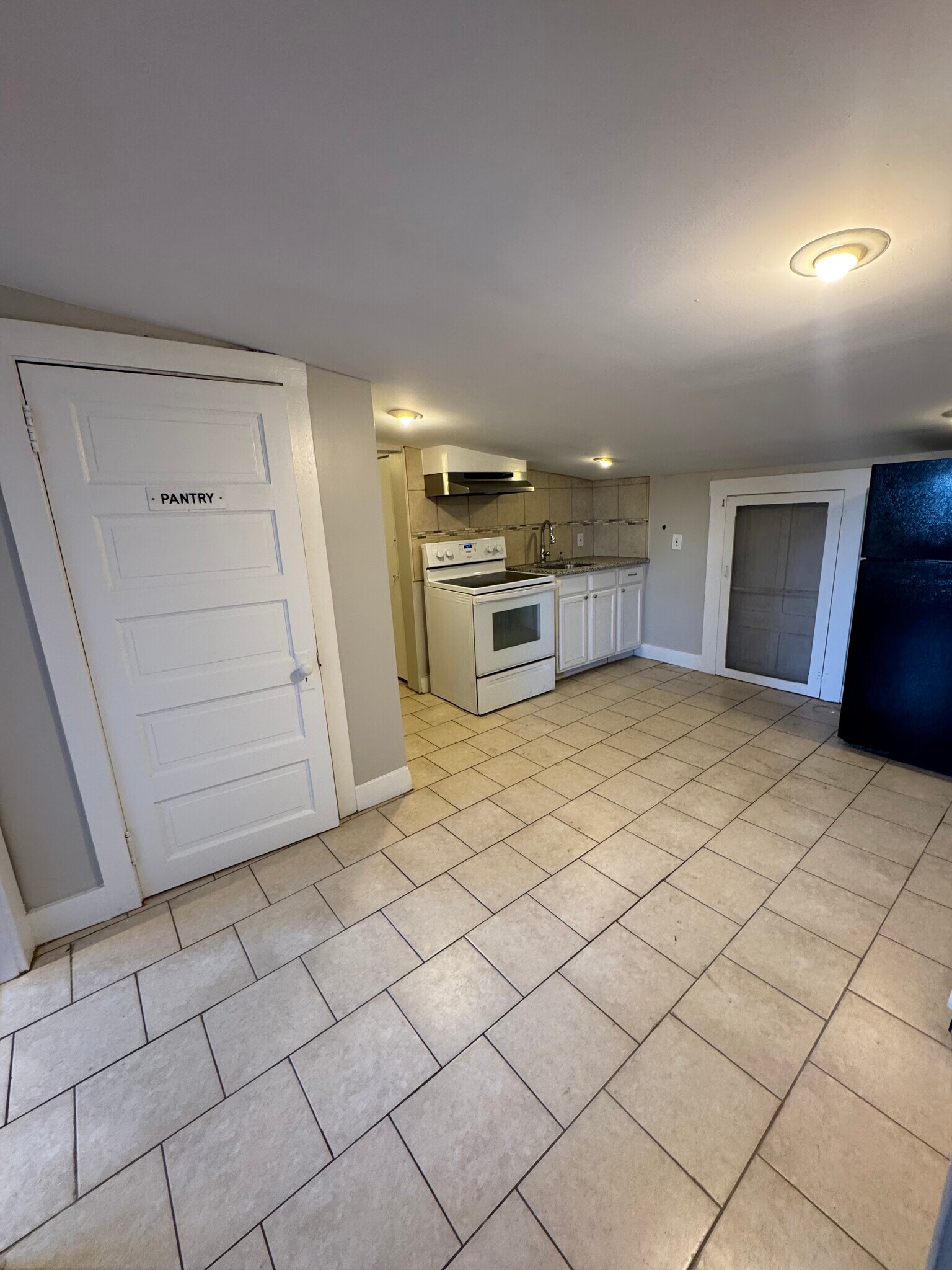 Building Photo - 464 3rd St