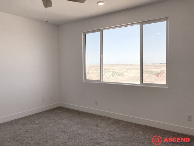 Building Photo - Brand New Spacious Home Located in Shafter!