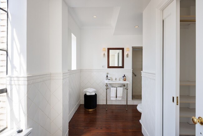 Building Photo - 350 W 57th St