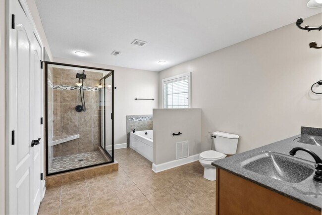 Building Photo - Pet Friendly Three Bedroom with Bonus!