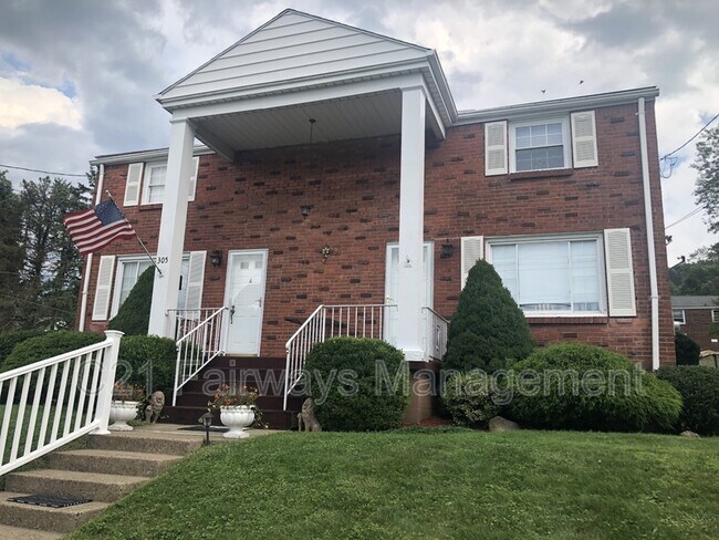 Primary Photo - 305 E Edgewood Ave