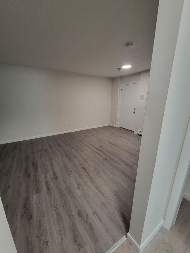 Interior Photo - 80 Hiawatha