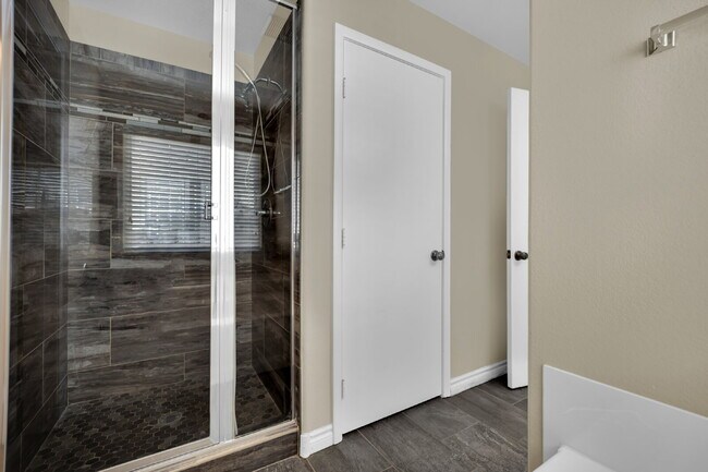 Building Photo - LOCATION IS KEY FOR SHOPPING AND SOCIALIZING