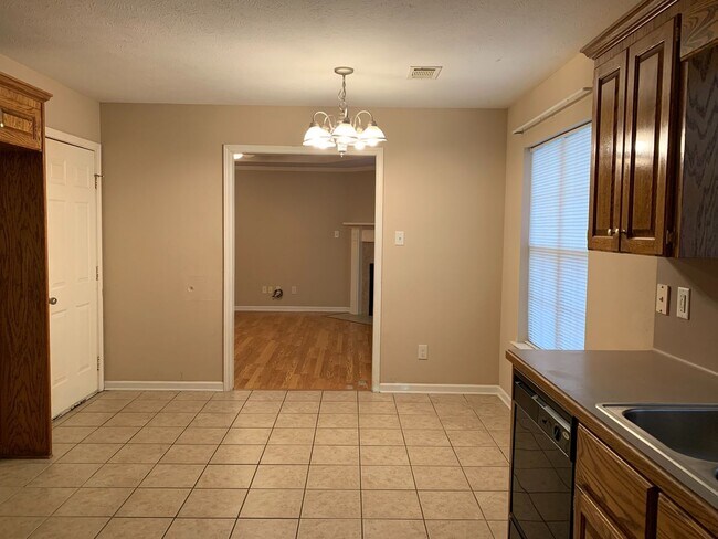 Building Photo - 29 Thunderbird Dr