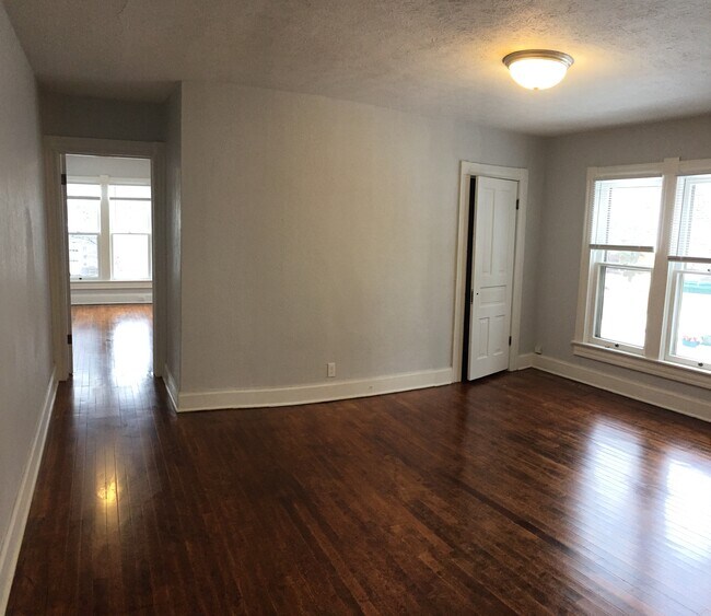 Building Photo - 958 Bluff St