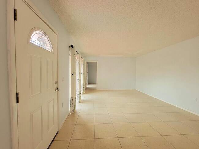 Building Photo - 1522 15th Ln