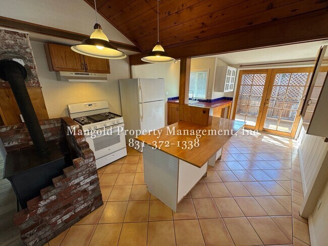 Building Photo - 2-Bedroom PLUS Loft Home Downtown Monterey