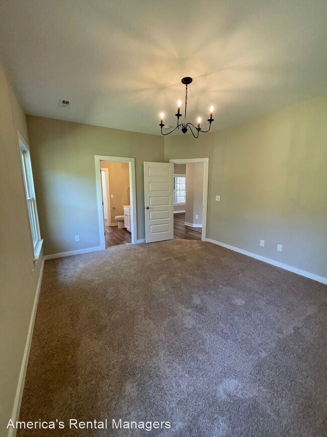 Building Photo - 4 br, 3 bath House - 44 Oak Ridge Place