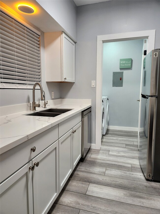 Building Photo - 6500 Harbor Town Dr