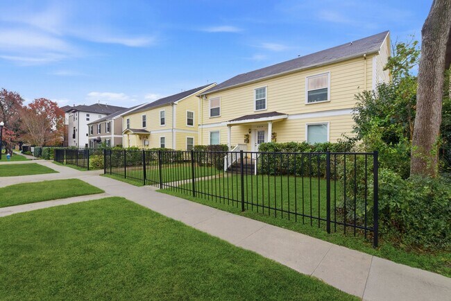 Building Photo - 2513 Shakespeare St