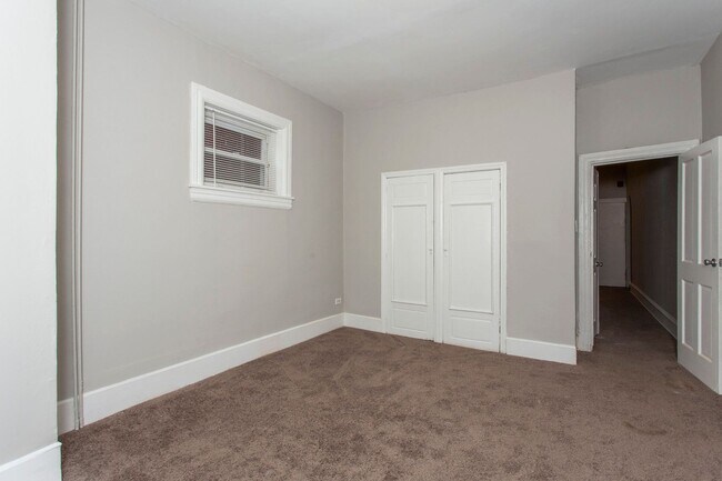 Building Photo - Stunning 1-Bedroom Apartment Near Universi...