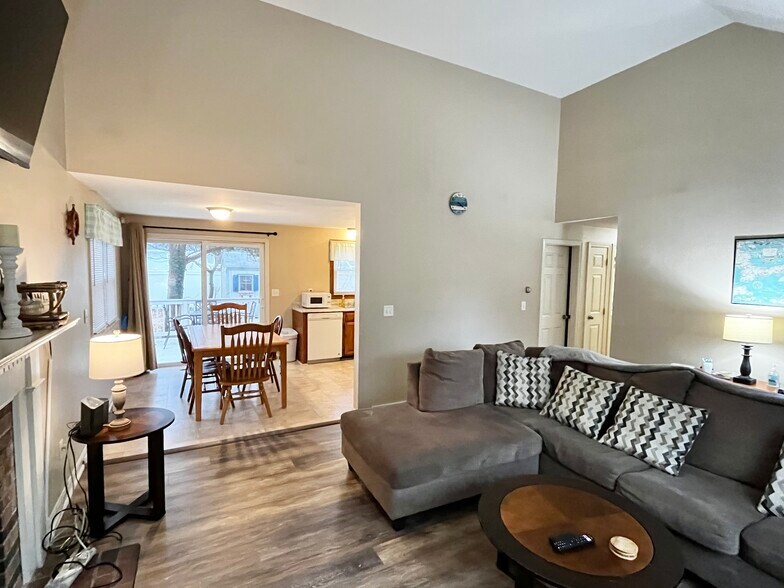 Building Photo - 94 Cottonwood Ln