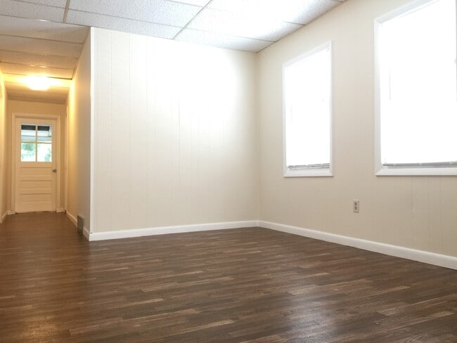Building Photo - 109 Ford Ave