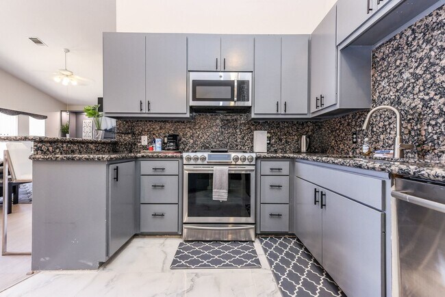 Building Photo - 9715 Riddlewood Ln
