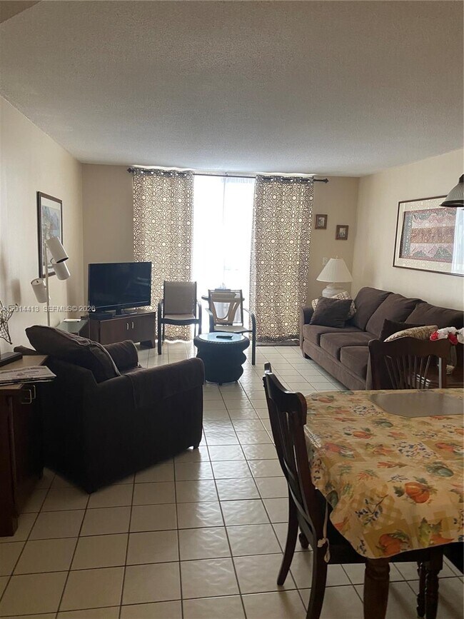 Building Photo - 1817 S Ocean Dr