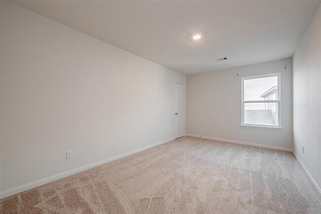 Building Photo - 545 Amberwood Pk Dr