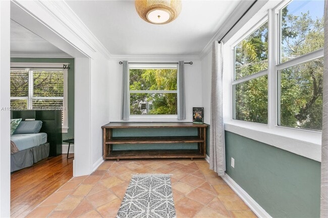 Building Photo - 18 NE 42nd St