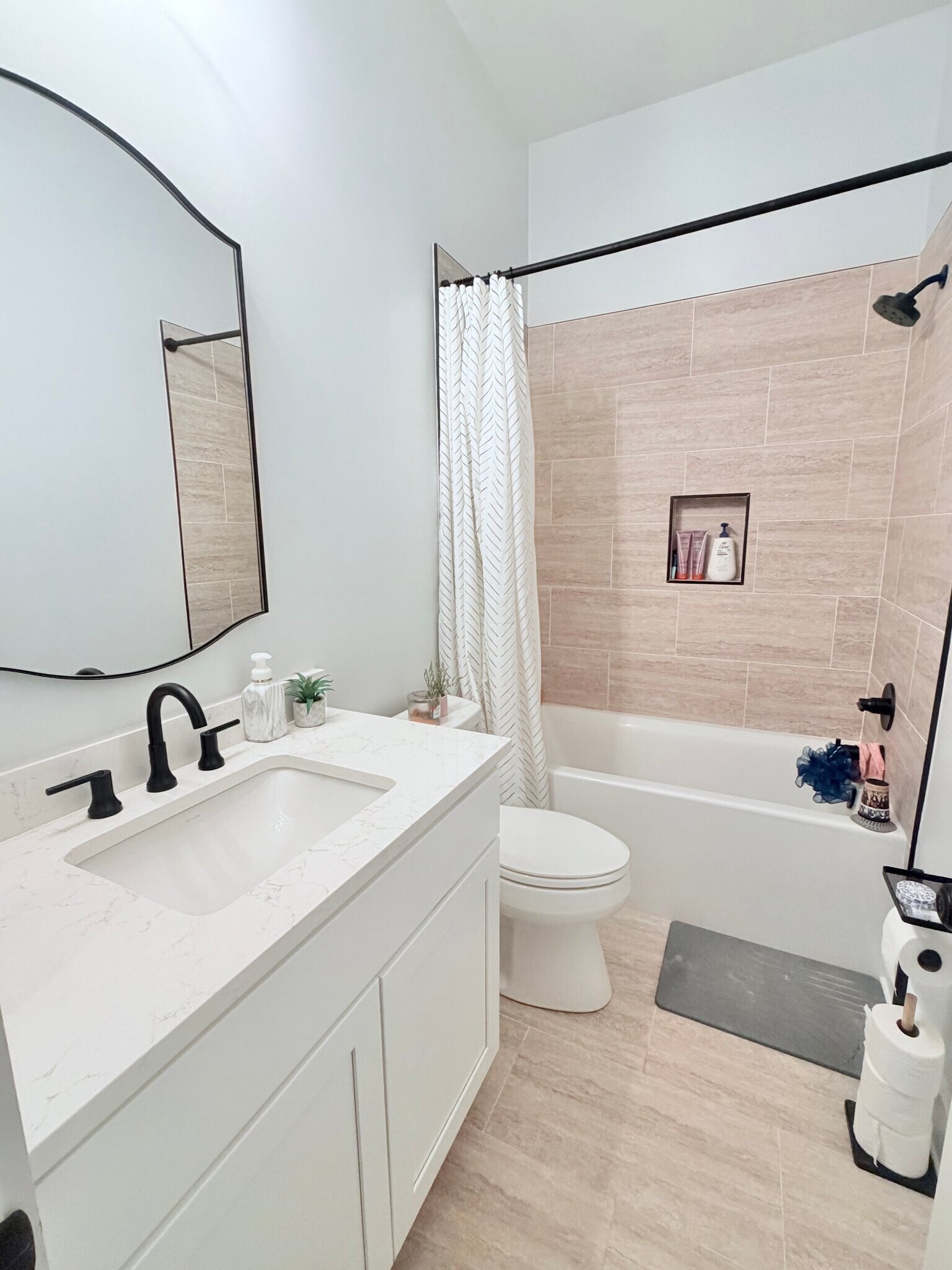 Building Photo - 2240 Caroline St