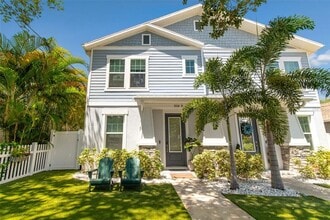 Building Photo - 213 S Albany Ave