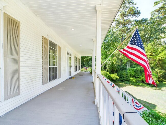 Building Photo - Private Furnished Riverfront Estate with Dock & Guest Apartment