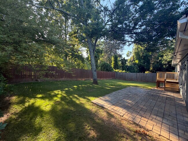 Building Photo - 3270 Glasco Dr