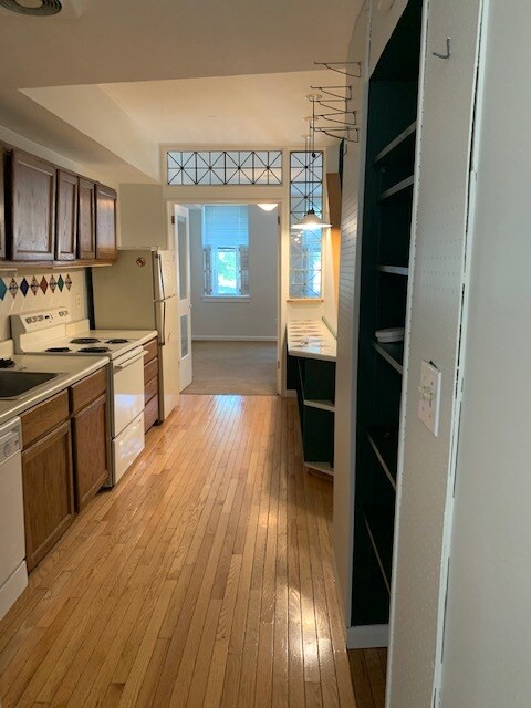 Kitchen - 1047 S Charles St