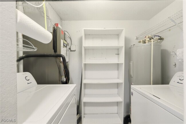 Building Photo - 6490 Aragon Way