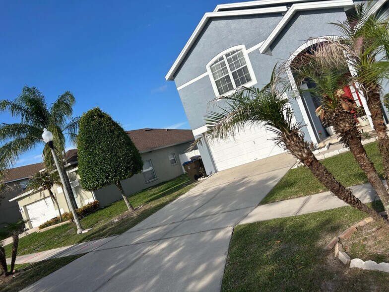 Building Photo - 2105 Woodsedge Dr