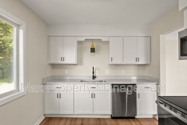 Building Photo - 121 Thornton Ave