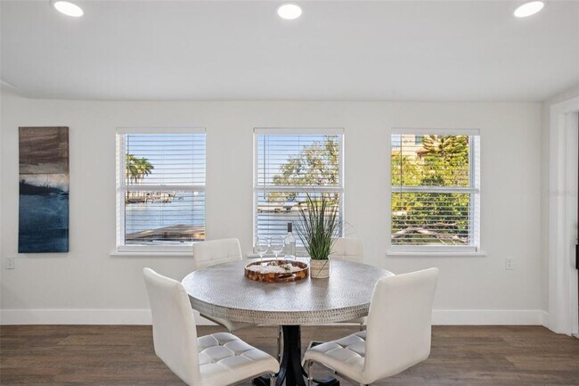 Building Photo - 1739 Bayou Grande Blvd NE