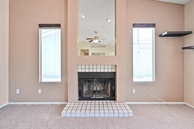 Building Photo - 6830 E Paradise Ln