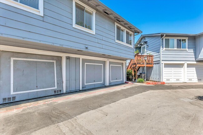 Building Photo - 3145 Shofner Pl