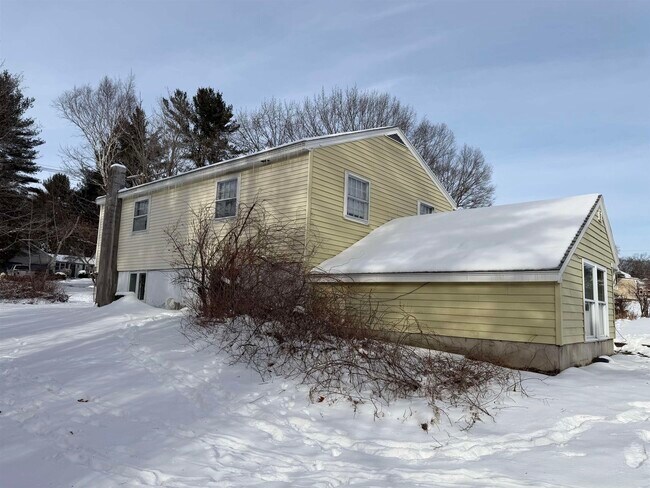 Building Photo - 32 Forest Rd