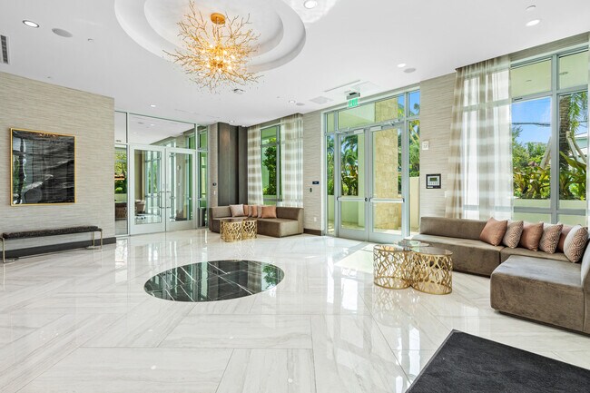 Building Photo - 495 E Royal Palm Rd