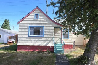 Building Photo - 1 bed 1 bath home in Port Angeles