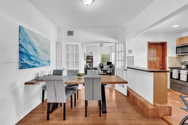 Building Photo - 836 W 40th St